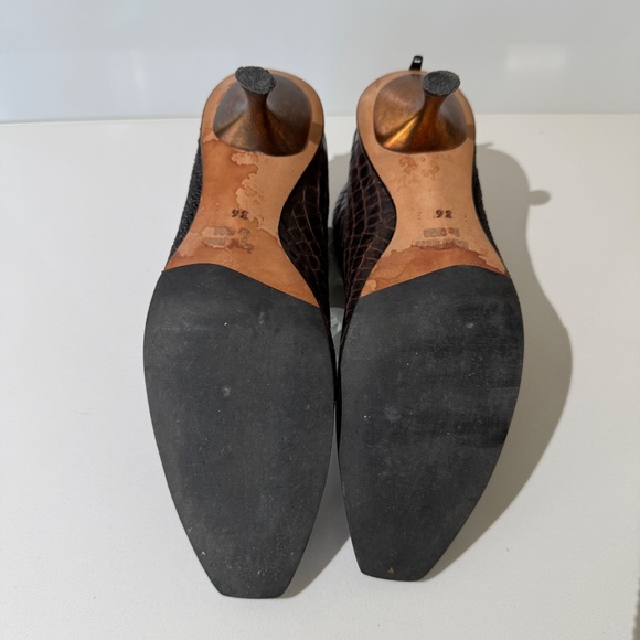 Cydwoq Handmade Vintage Shoes with 2 tone Leather & Copper Kitten Heel - Picture 6 of 11